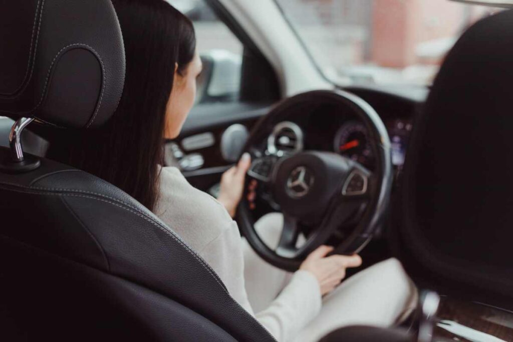 PNEUMATICI, QUASI UNO SU DUE LO COMPRA UNA DONNA: È FEMMINILE IL 45% DEGLI ACQUISTI